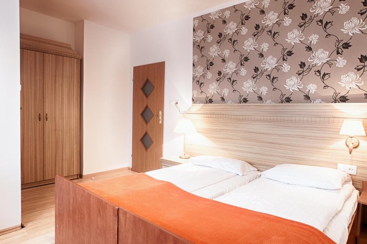 Hotel Pod Arkadami Darłówko Zewnętrze zdjęcie